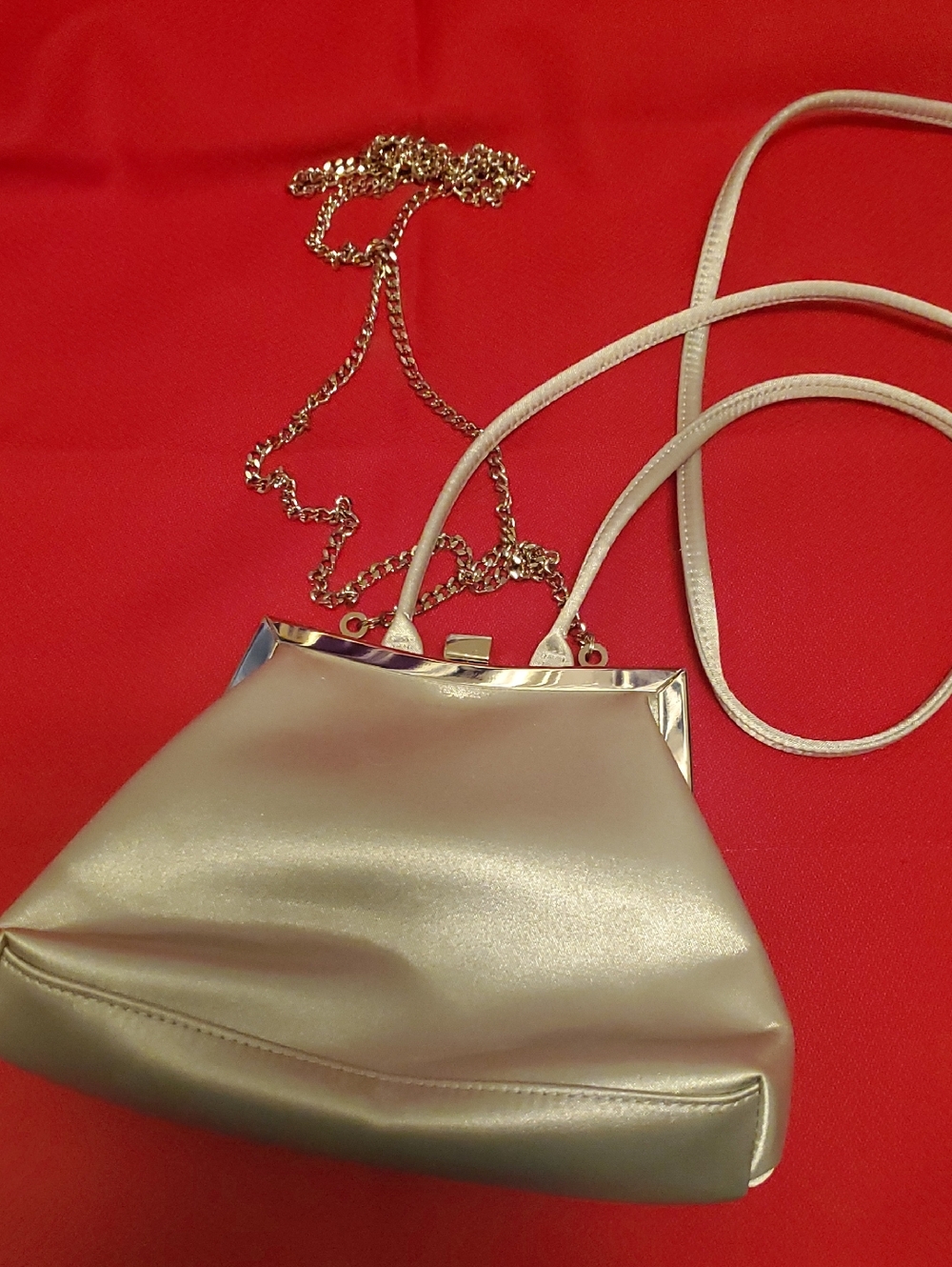 Metallic Silver Ladies Chain Strap Crossbody Bag